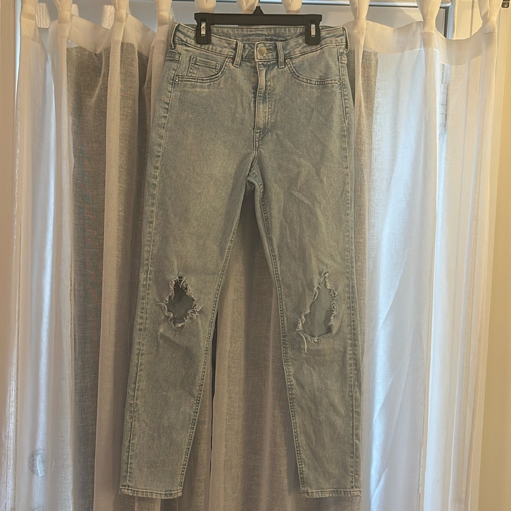 H&M distressed jeans size 6